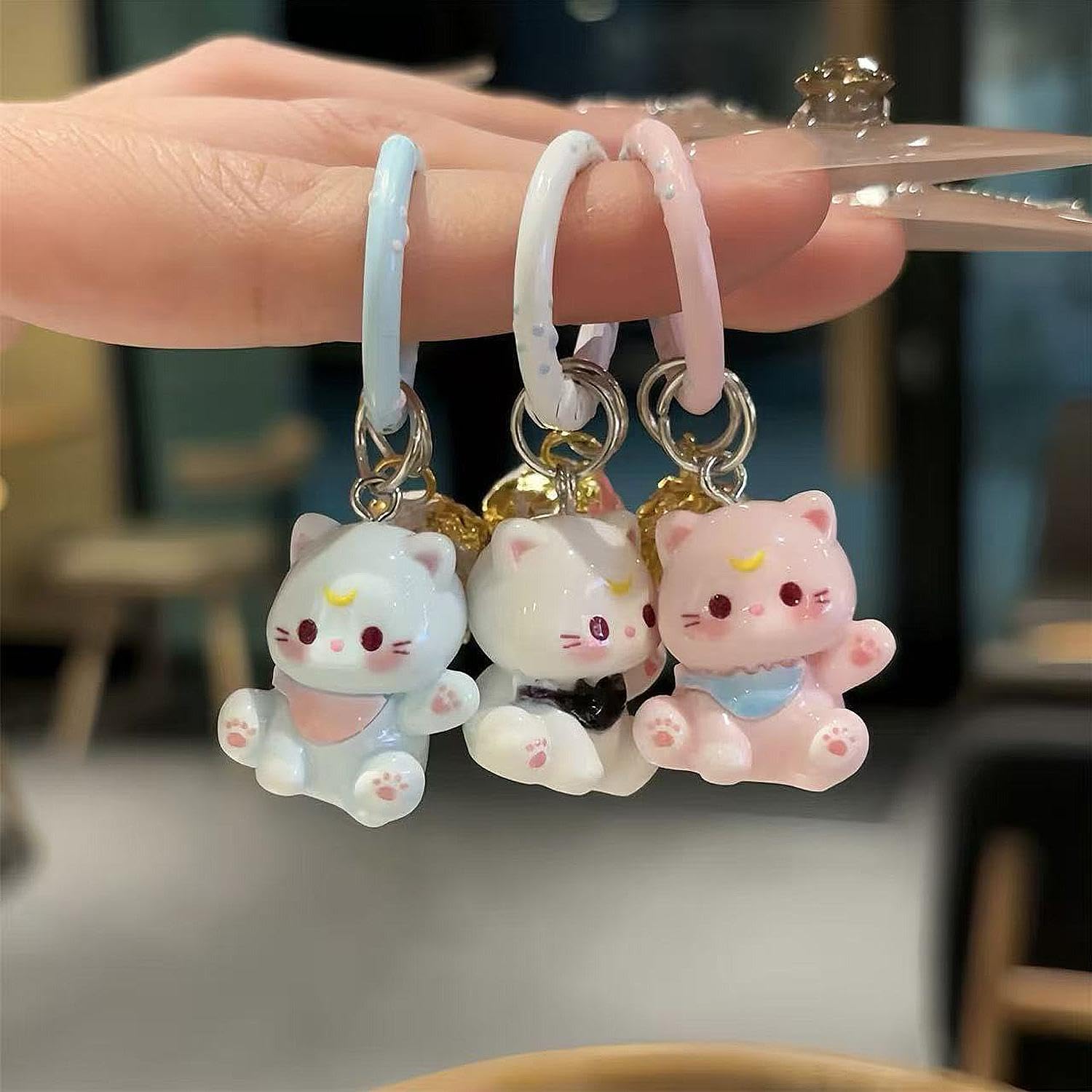 Cat Keychain with Flowers and Bell, Cute Resin Keychain, Bag Pendant, Creative D