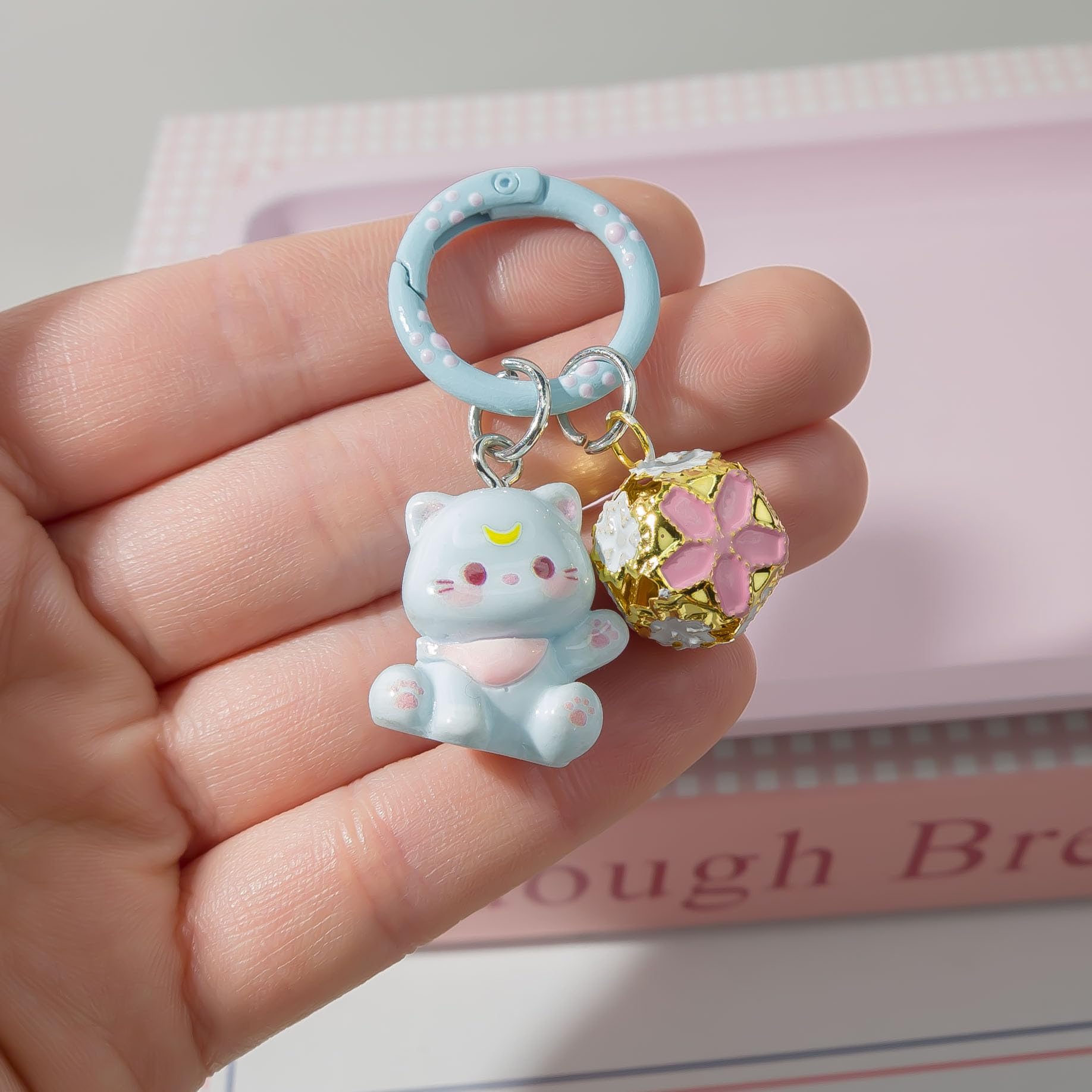 Cat with Flowers Bell Keychain, Cute Resin Keychain with Bag Pendant, Creative D