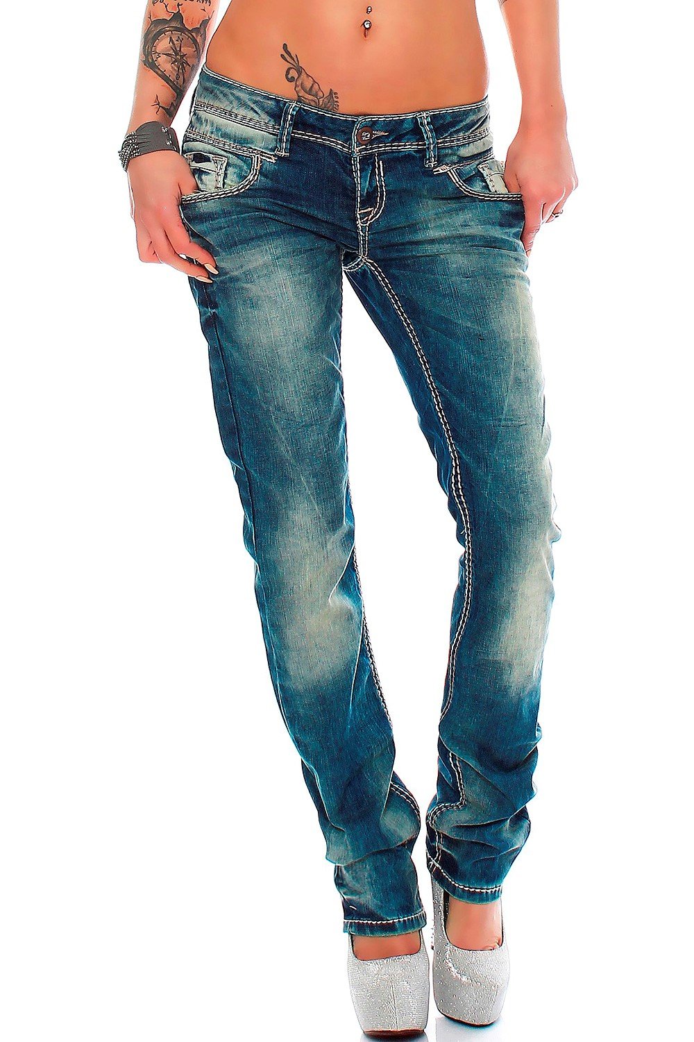 Cipo & Baxx Damen Jeans mit auffälligen Kontrastnähten Stilvolle Passform Design