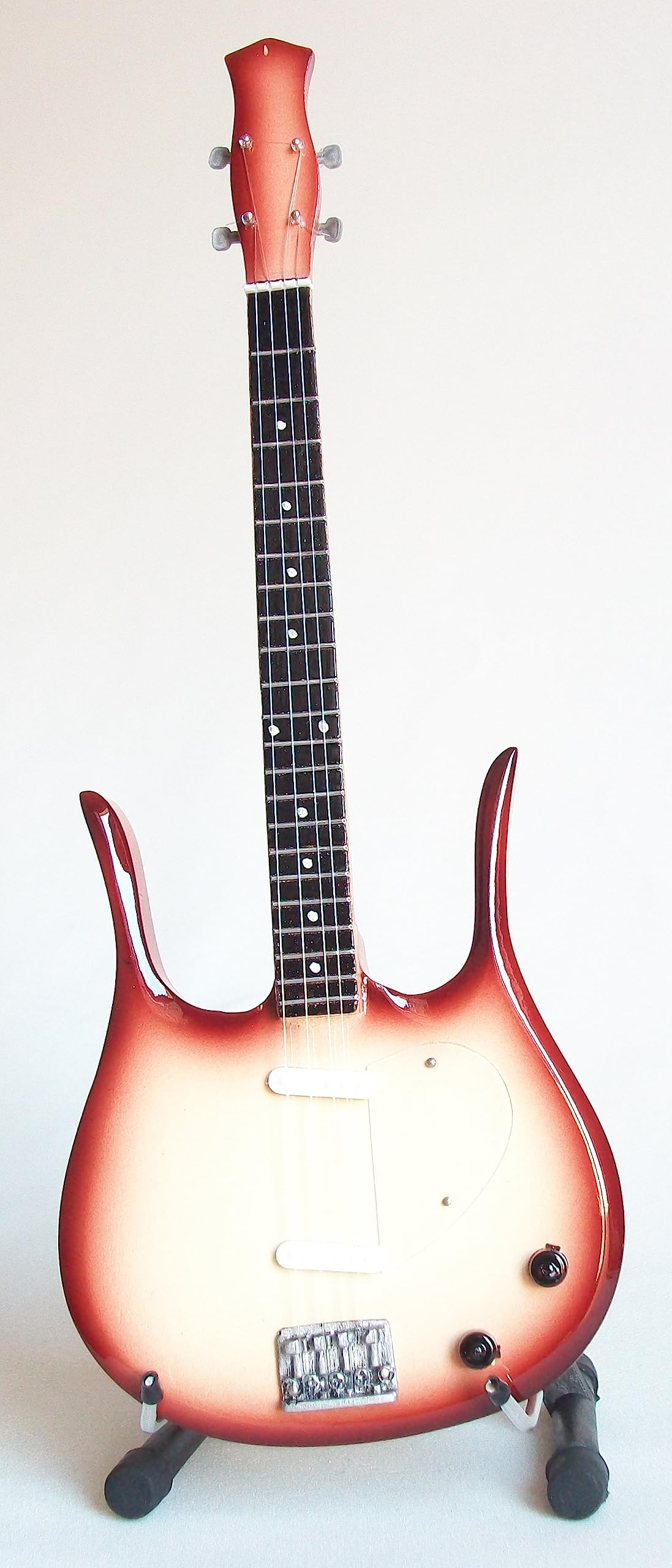 Maneskin Victoria Angelis Victoria Danelectro Lyre Miniature Bass Guitar