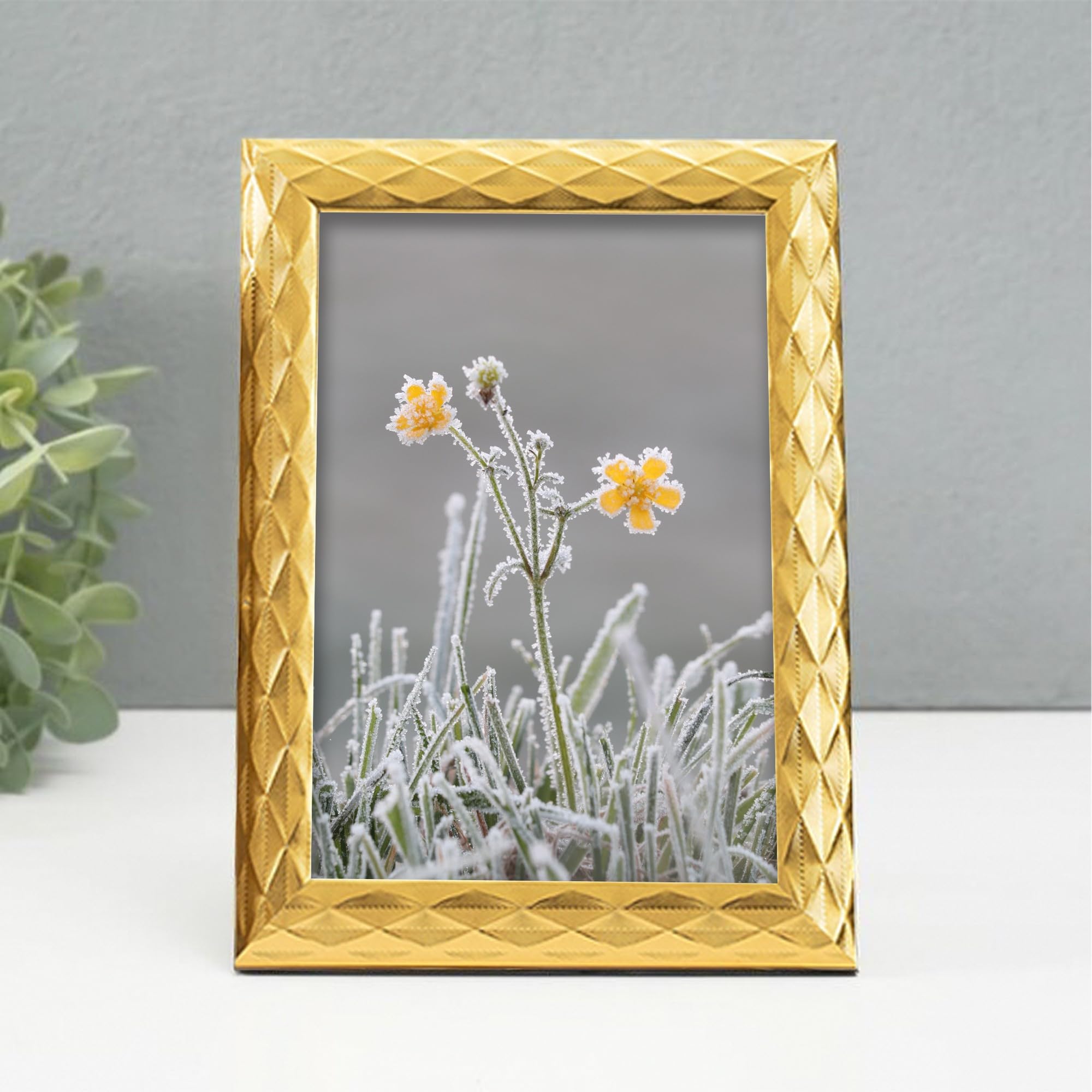 Elegant Diamond Pattern Photo Frame for Tabletop and Wall Display, Modern Photo 