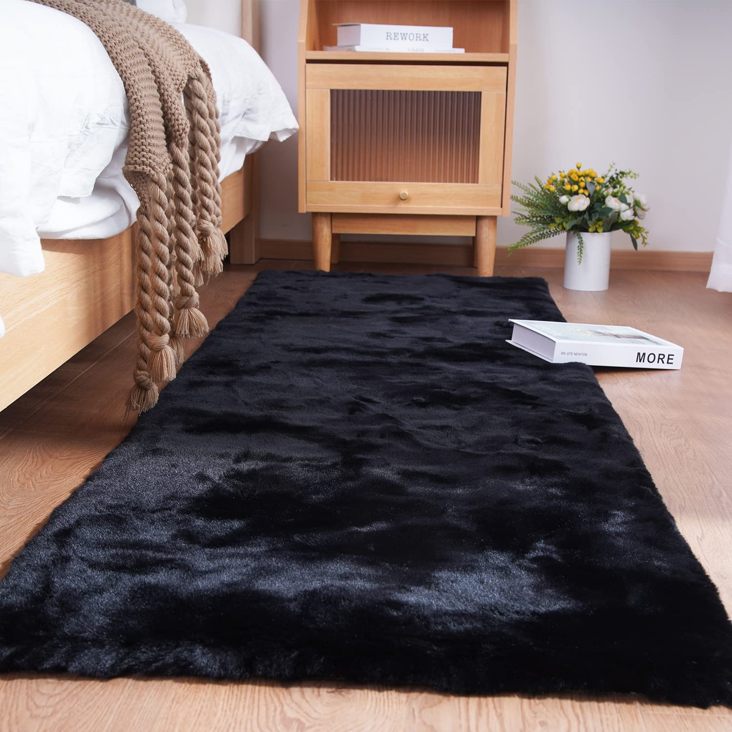 Ghouse Ultra Soft Faux Rabbit Fur Rug 3x5, Machine Washable Area Rugs for Bedroo