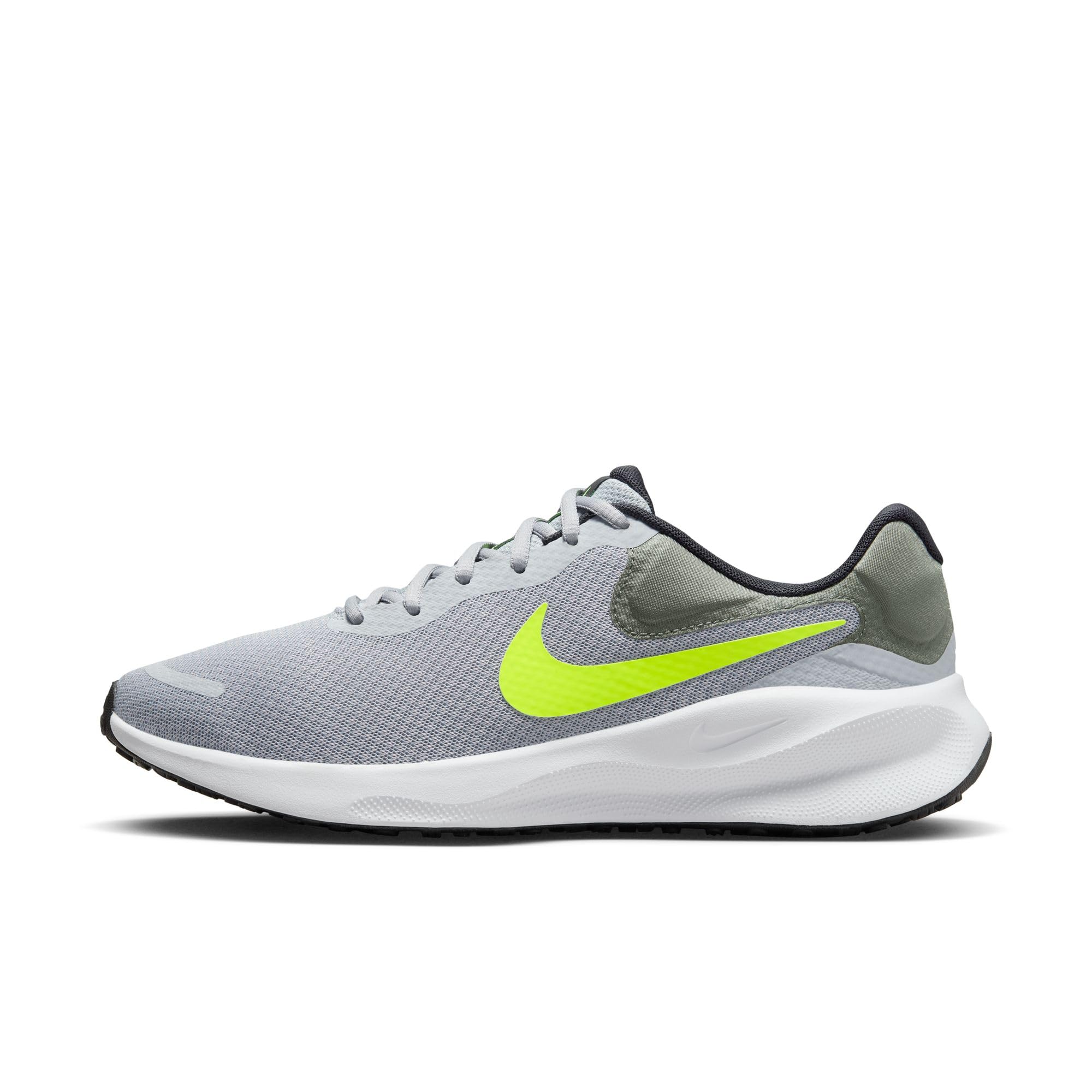 Nike Revolution 7 (GS) Black/Green Strike Football Size
