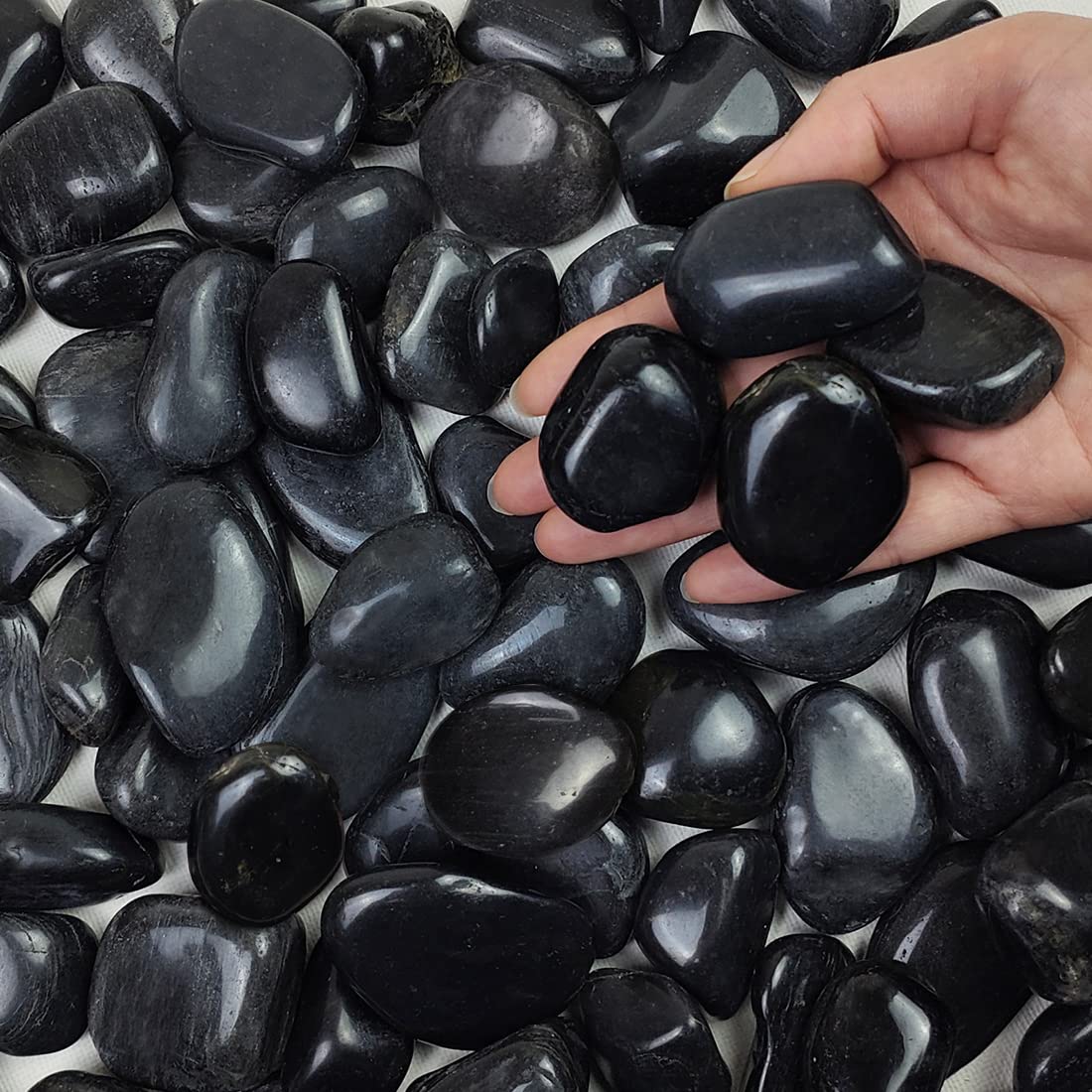 FANTIAN 5 lbs Black River Rocks, 1-2 Inch Pebbles for Indoor Plants | Polished B