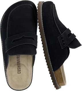 CUSHIONAIRE Zola Penny Clog Mule da donna – Senza lacci, in pelle scamosciata con schiuma memory, plantare in sughero e suola flessibile, nero, 6.5