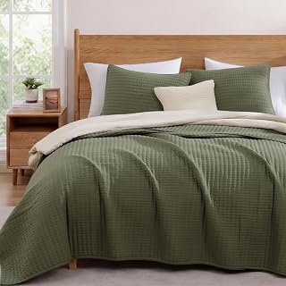 WRENSONGE Olive Green California/Oversized King Size Quilt Bedding Set | Lightweight Soft Bedspreads Coverlet with 2 Pillow Shams for All Season, 120" x 110"