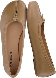 CUSHIONAIRE Maki Tabi - Zapatos planos para mujer, con puntera dividida, suela flexible y plantilla acolchada, Canela, 6