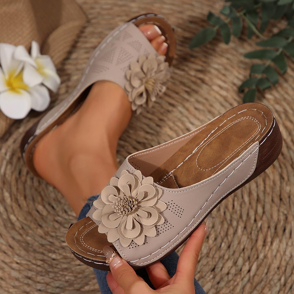 Women Wedge Sandals Thick Sole Floral Pattern Flip Flops for Daily Outdoor Use