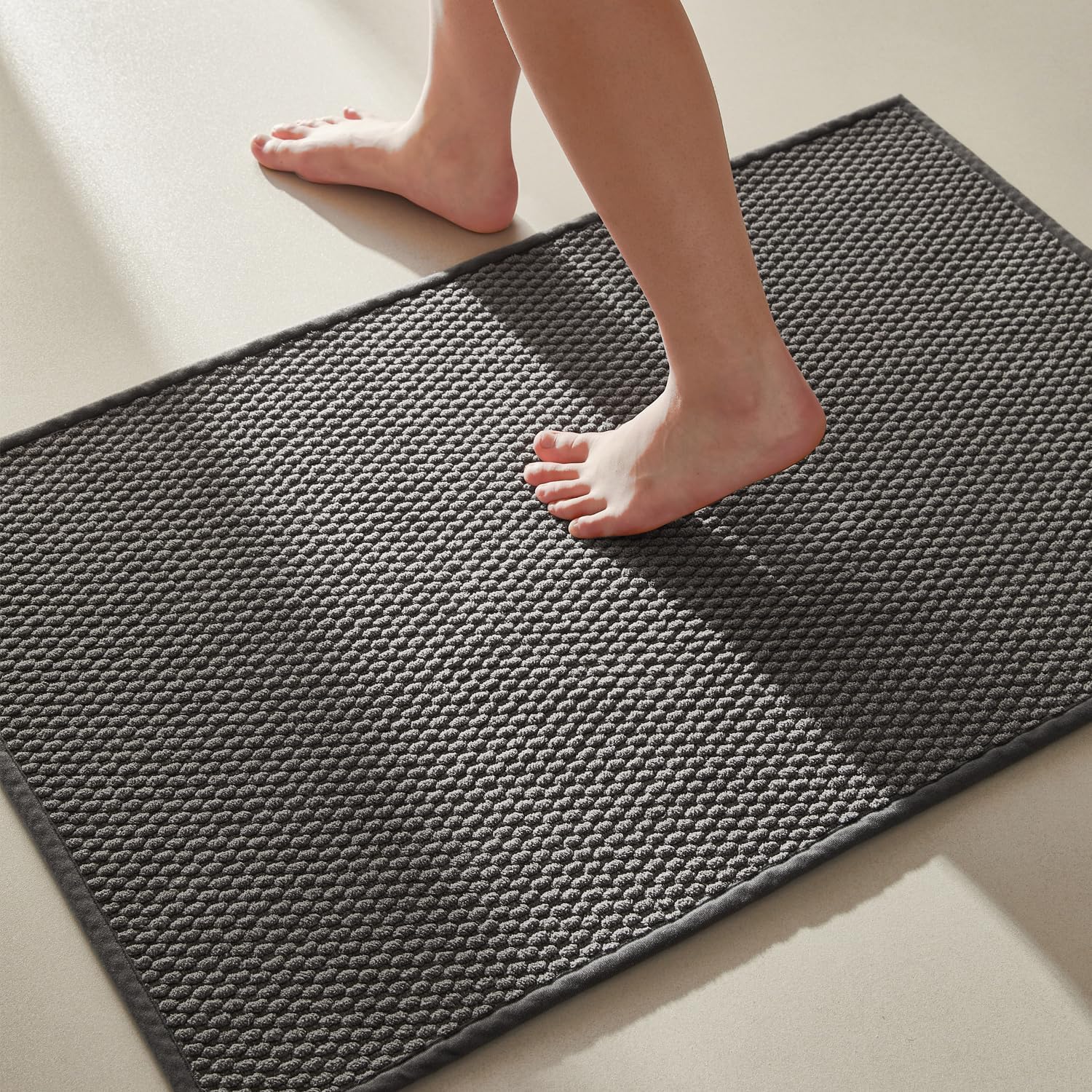 TYUU Bathroom Rugs Non Slip Washable, Super Absorbent Thin Bath Mat Small Quick 
