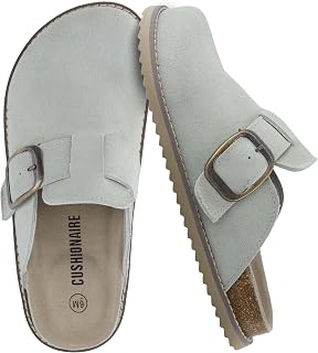 CUSHIONAIRE Blain Sabots à enfiler en daim véritable pour femme avec mousse à mémoire de forme et boucle chic – Confortables, antidérapantes, larges largeurs disponibles