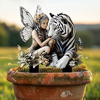 Acrylic Gnome with Squirrels Garden Stake Indoor Outdoor Acrylic Garden Decor Ideal Gift for Potted Ornaments and Landscape Beautification, Suitable for Patios and Lawns