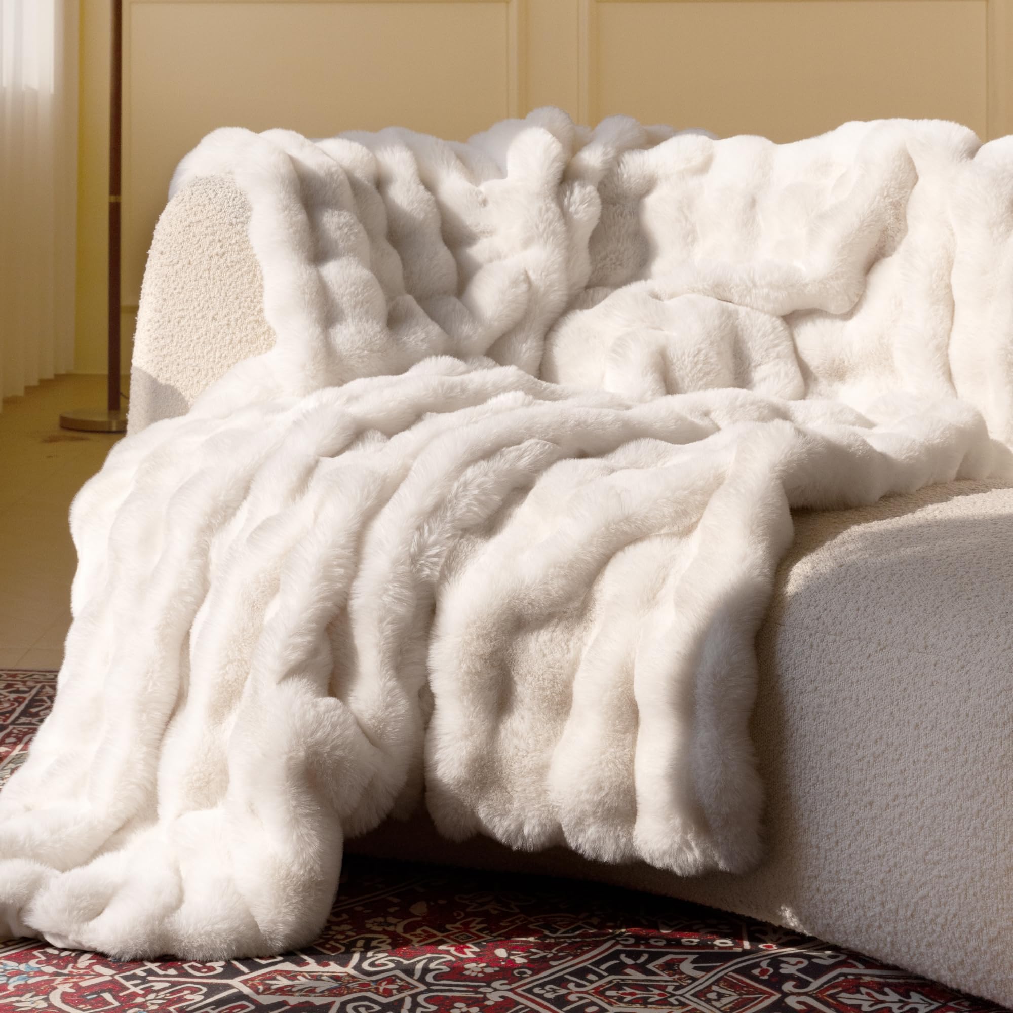 blunique Ultra Soft Cozy Faux Fur Throw Blanket, Fuzzy Plush Thick Bubble Blanke