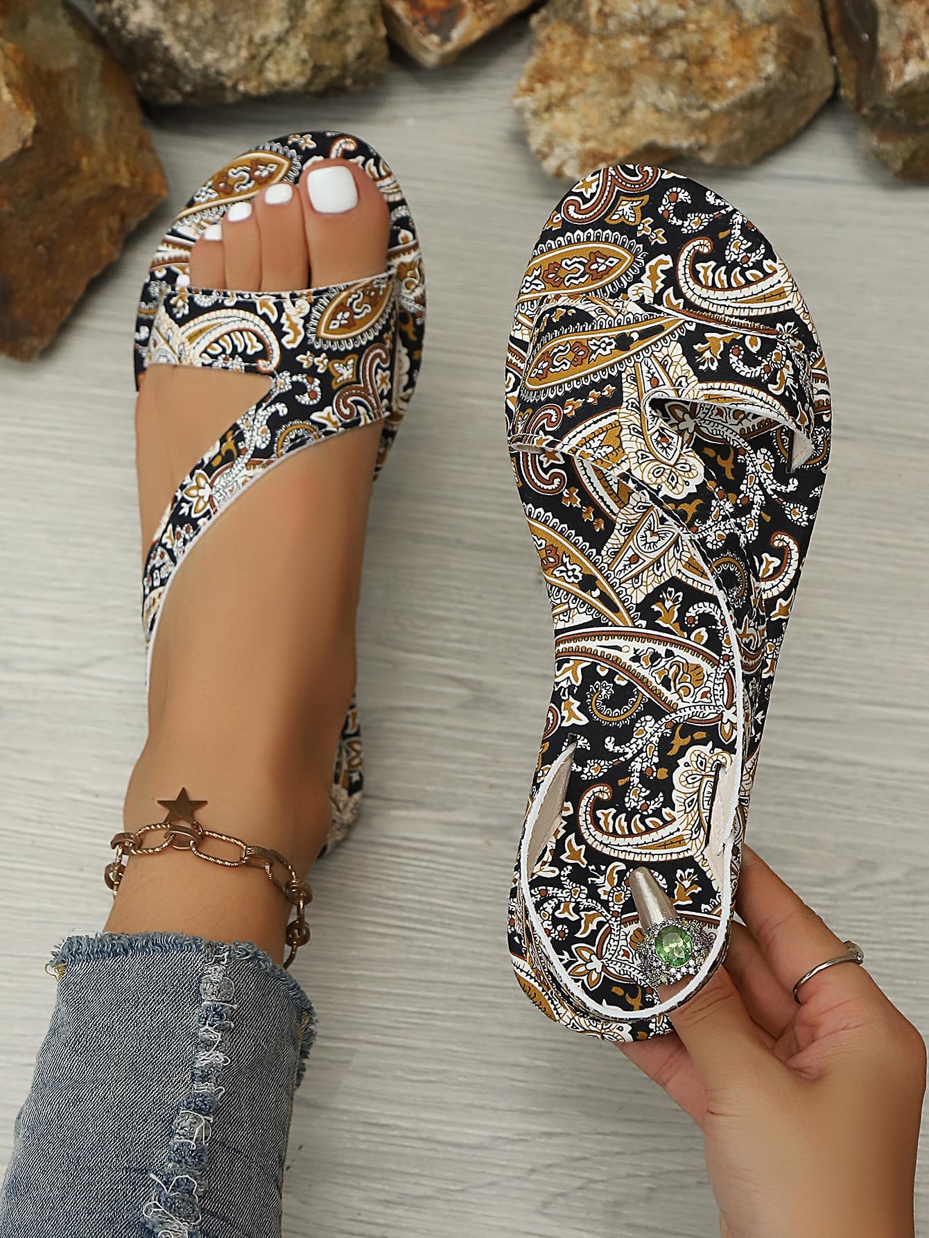 Women's Bohemian Flat Sandals Open Toe Crisscross Strap Summer Shoes with Vivid 