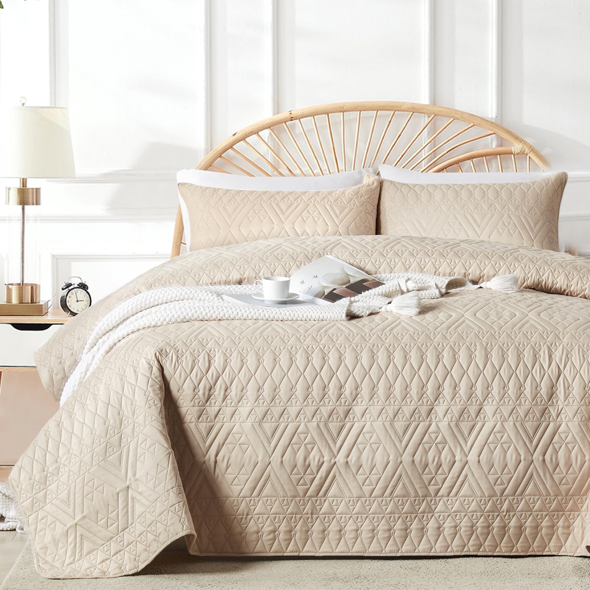 akkialla Full/Queen Size Quilt Bedding Set,Beige Lightweight Microfiber Soft Bed