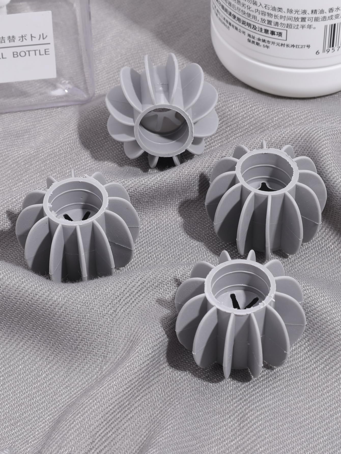 2 Silicone Laundry Balls Reusable Anti-Roll Clothes Floating Lint Cleaning Ball 